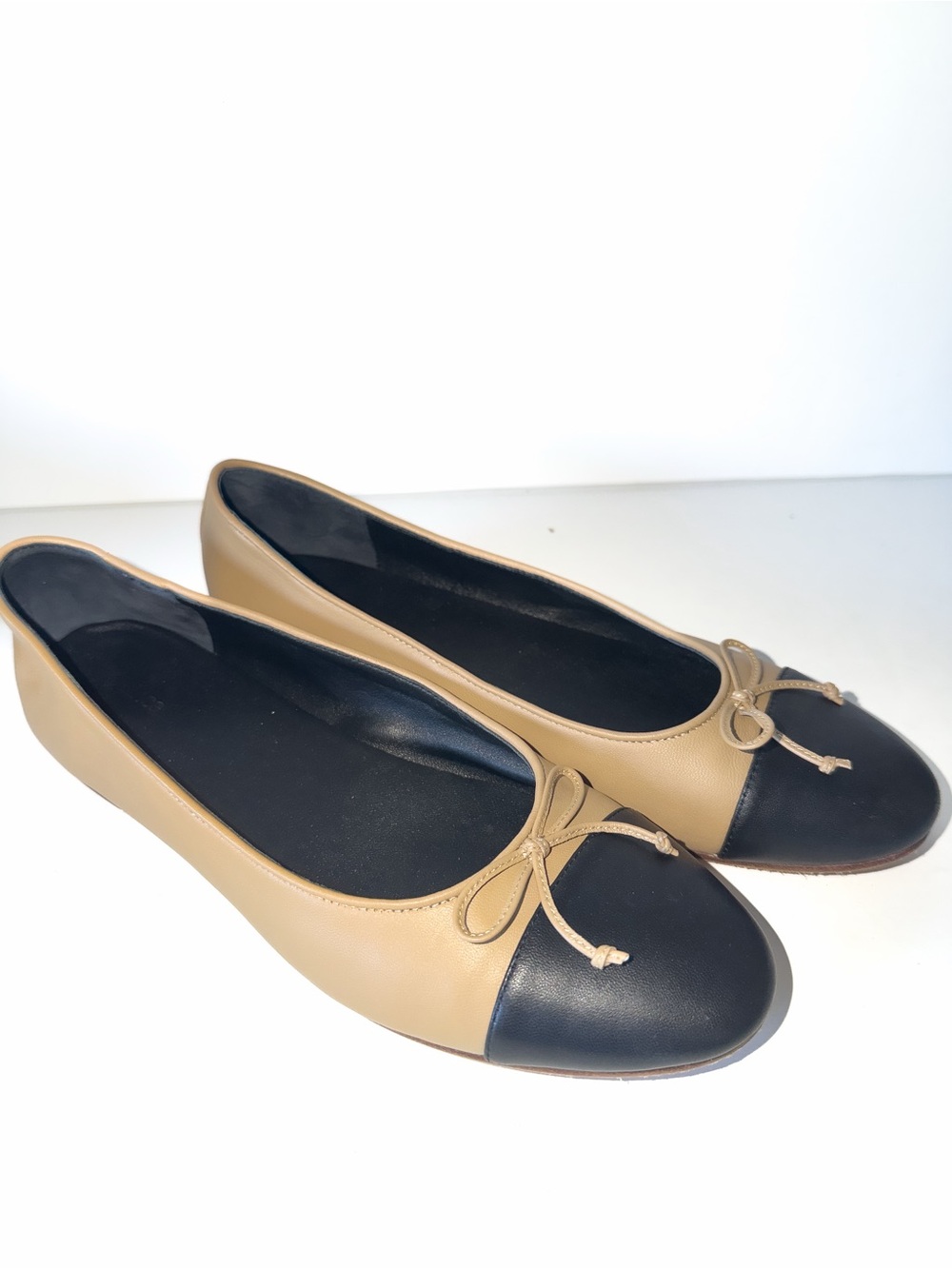 Quince Italian Leather Cap-Toe Ballet Flat Classic Two-Tone Bow Tan and Black 9 - Picture 2 of 12